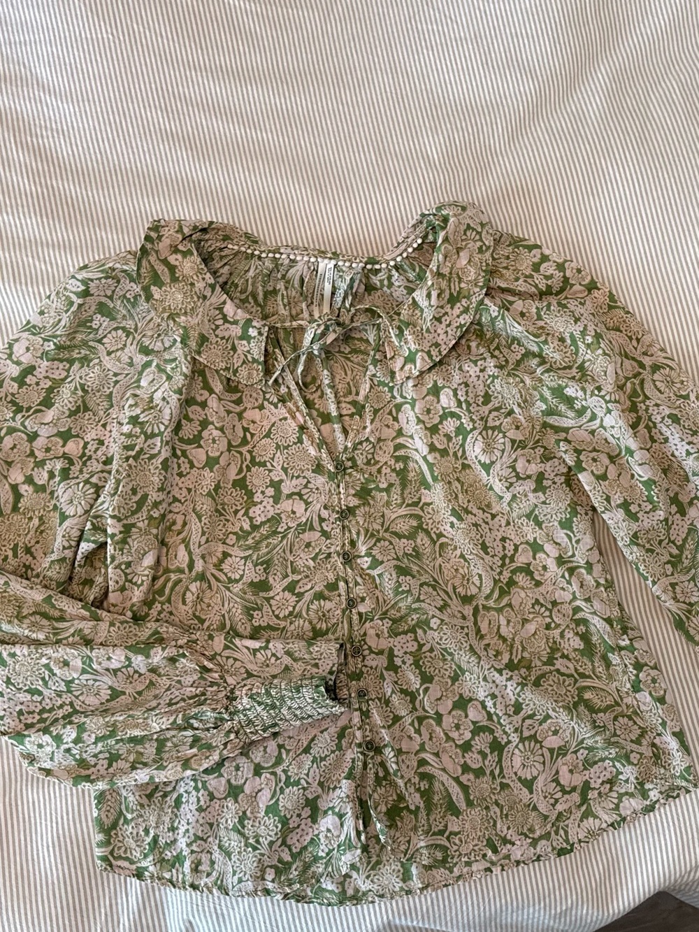 Anthropologie Green and Cream Floral Tie-Neck Blouse - M